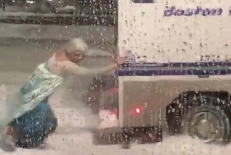boston-elsa Watch a drag queen Elsa save the day for the Boston police