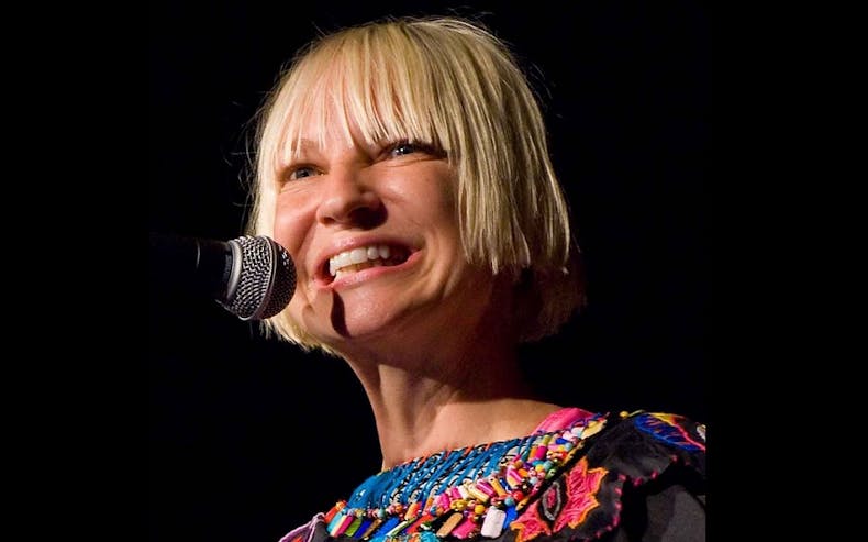 Sia refused to get her picture taken with Trump… for her queer fans