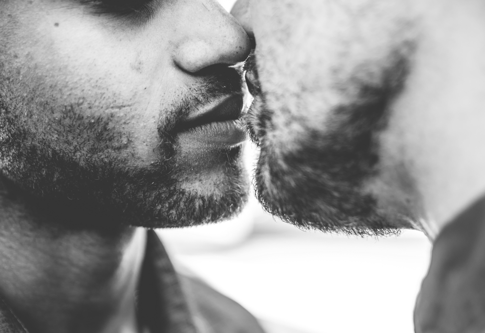 gay men kissing picture