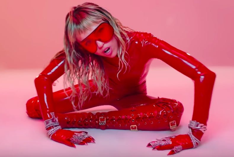miley-cyrus-music-video-gender Miley Cyrus, Mother's Daughter, video, genderfluid, queer