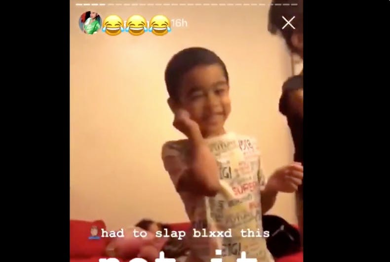 A criança foi levada por sua babá por dançar junto com um vídeo do TikTok.