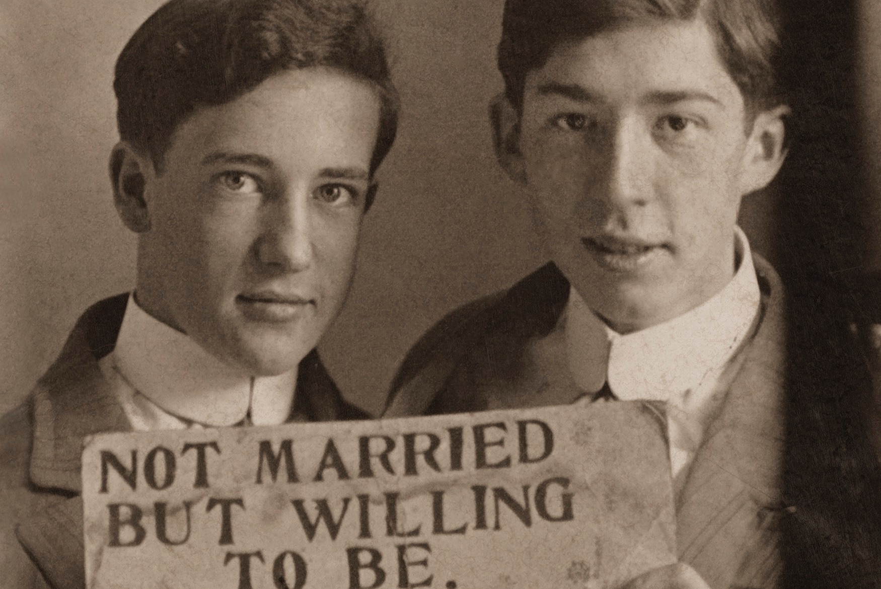 Historical photos of men in love: They were born 120 years too early